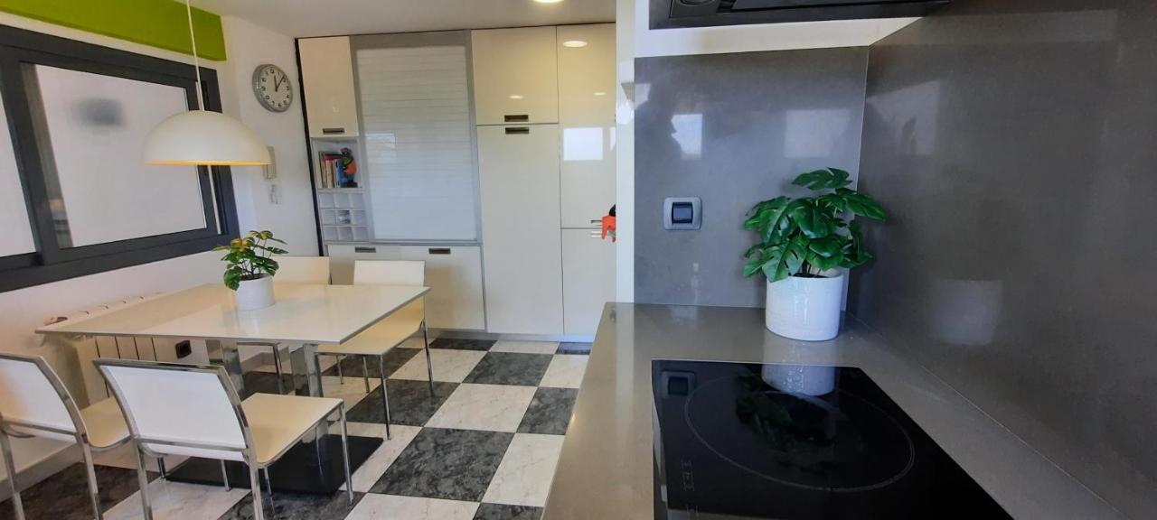 Bright Apartment Near The Beach And Barcelona By Train Масноу Экстерьер фото