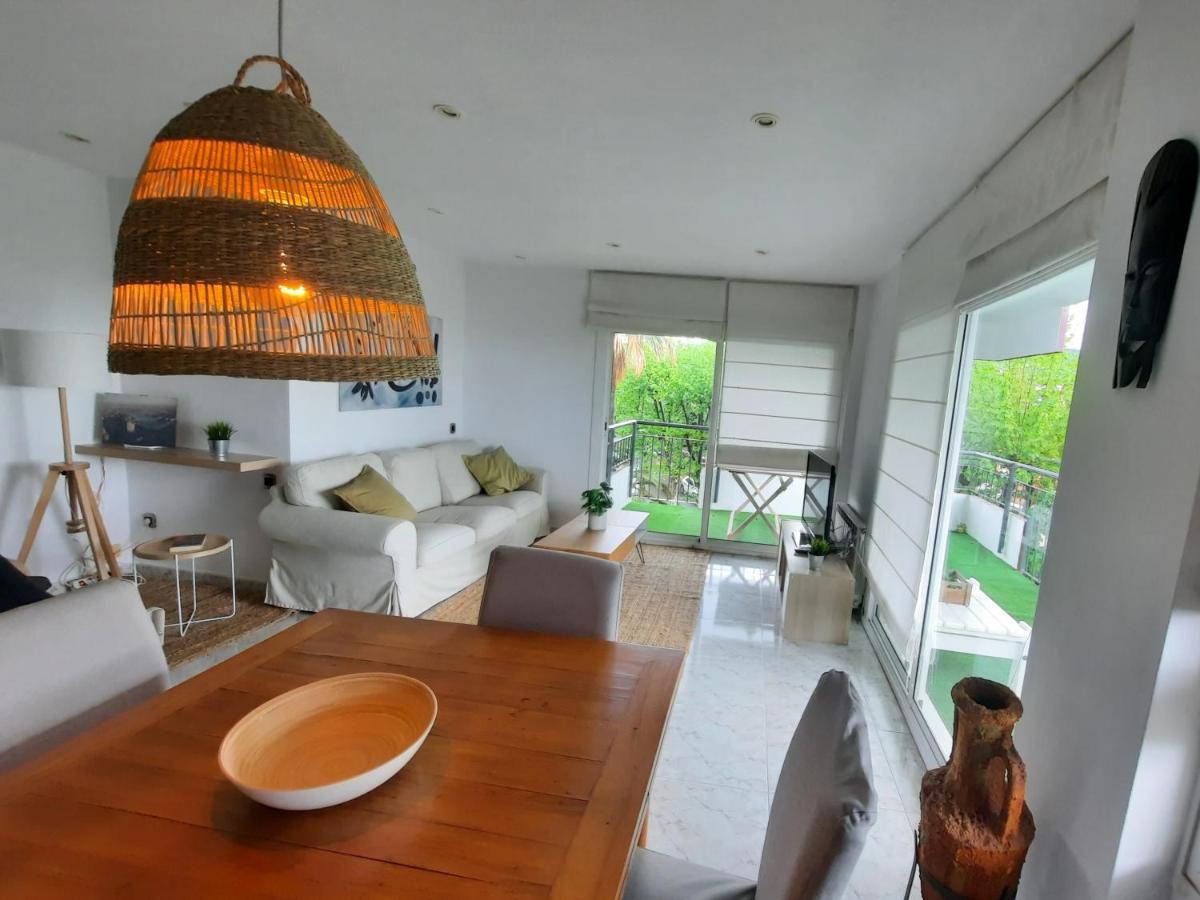 Bright Apartment Near The Beach And Barcelona By Train Масноу Экстерьер фото
