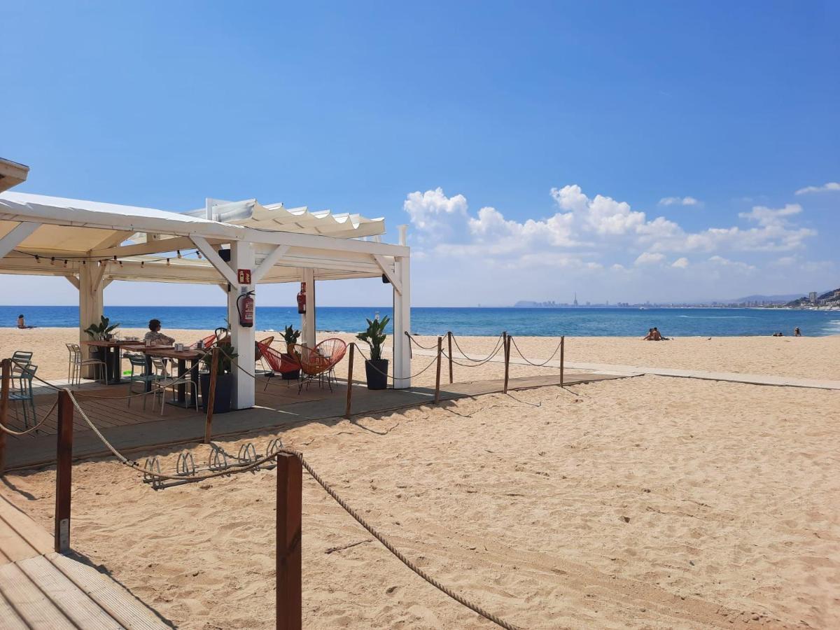 Bright Apartment Near The Beach And Barcelona By Train Масноу Экстерьер фото